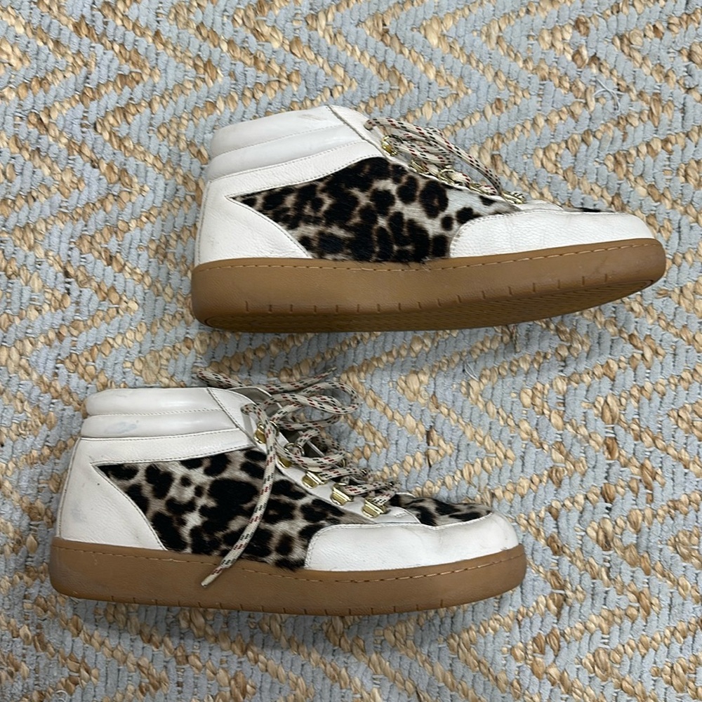 Leather and animal fur tennies